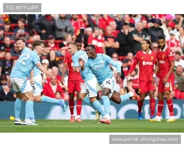 特写:利物浦惨败诺丁汉森林,场边克洛普时代功勋教练香克利画像黯然失色 特写:利物浦惨败诺丁汉森林,场边克洛普时代功勋教练香克利画像黯然失色